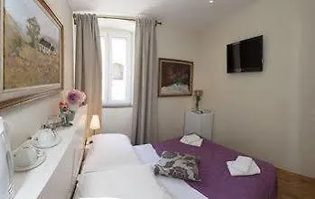 מלון Bouganvillea Split Apartments