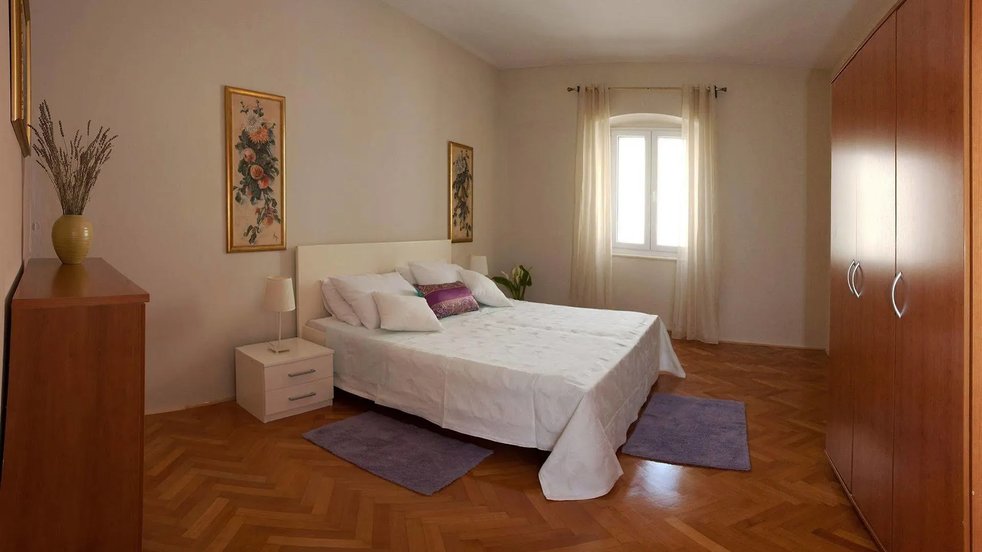מלון Bouganvillea Split Apartments