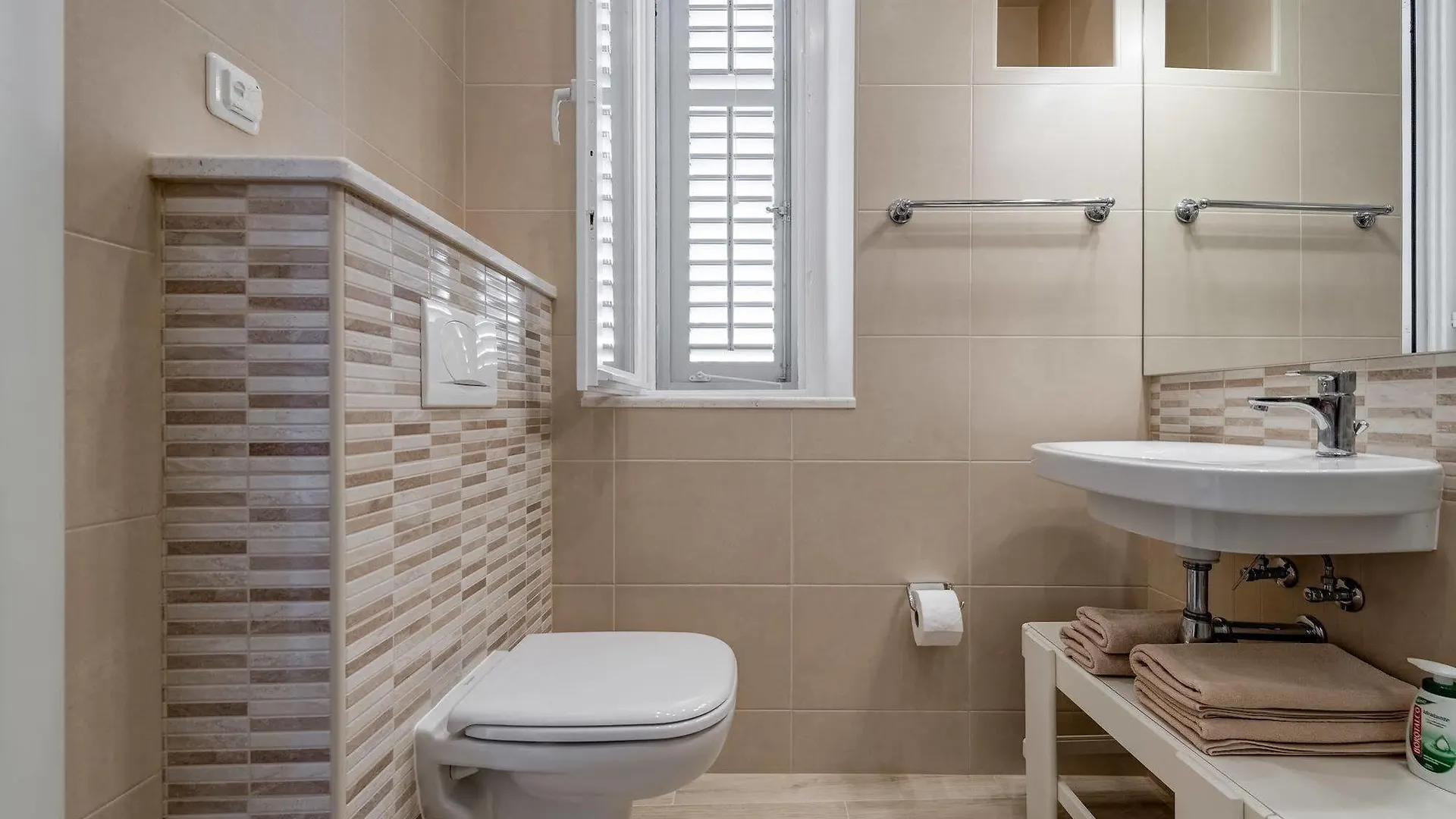 Bouganvillea Split Apartments מלון