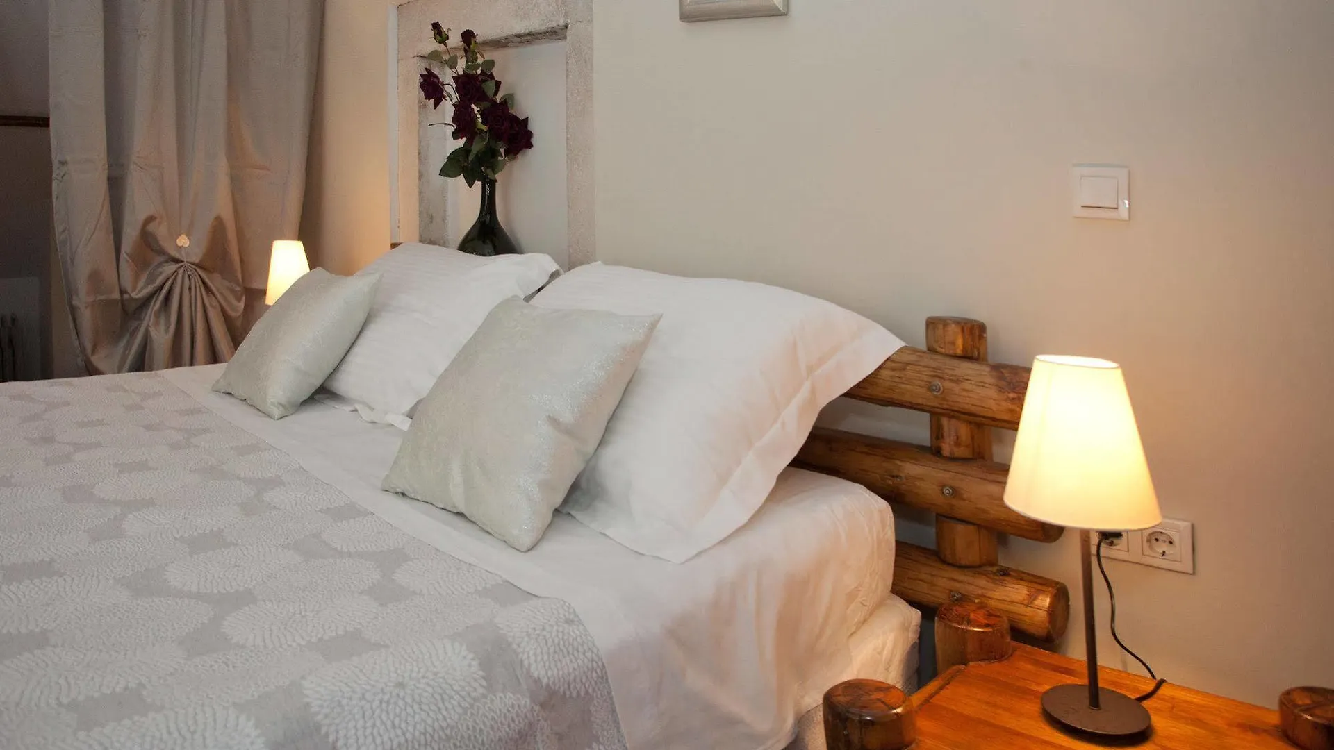 מלון Bouganvillea Split Apartments