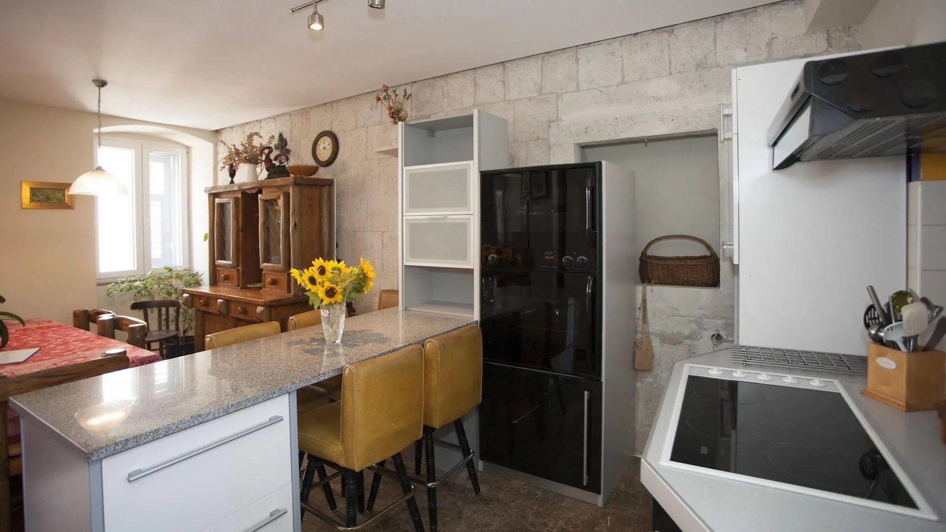 מלון Bouganvillea Split Apartments