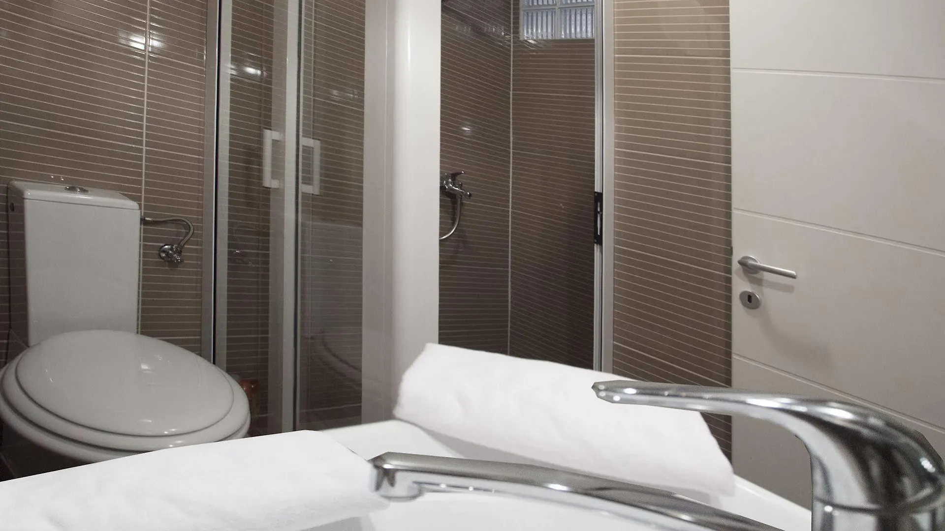 فندق Bouganvillea Split Apartments